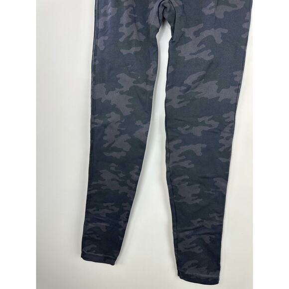 SPANX Look At Me Now Seamless Camo Print Leggings Comfort Stretch Spanx Small - Picture 8 of 10